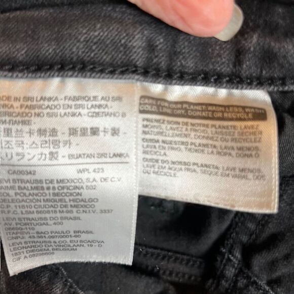 Levi's Women's 711 Ruffle Flair Leg Hem Skinny Crop Black Stonewash Size 27 - Picture 12 of 14